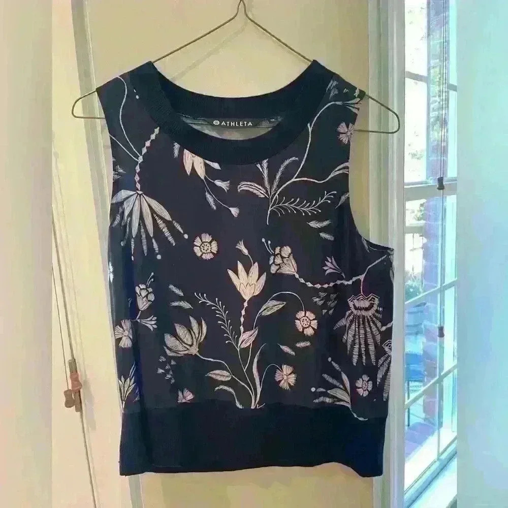 Athleta Black and White Top Cropped Shorter Length XS